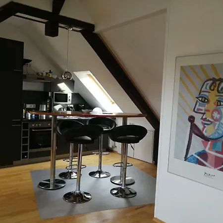Hubsche Klimatisierte Dachwohnung, Zentrale Lage Апартаменты Кассель