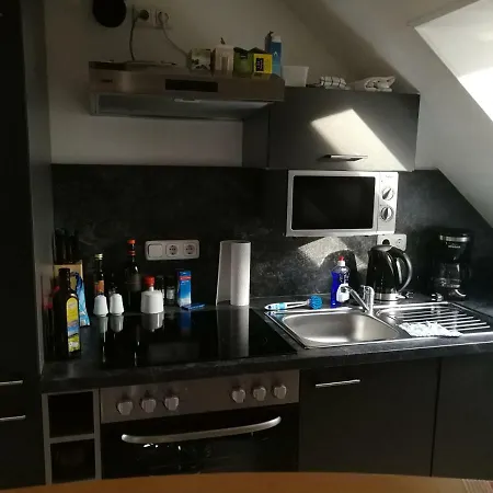 Hubsche Klimatisierte Dachwohnung, Zentrale Lage Апартаменты *
